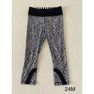 Lululemon Run Inspire Crop‎ II Luxtreme Leggings Size 4 Black/White
